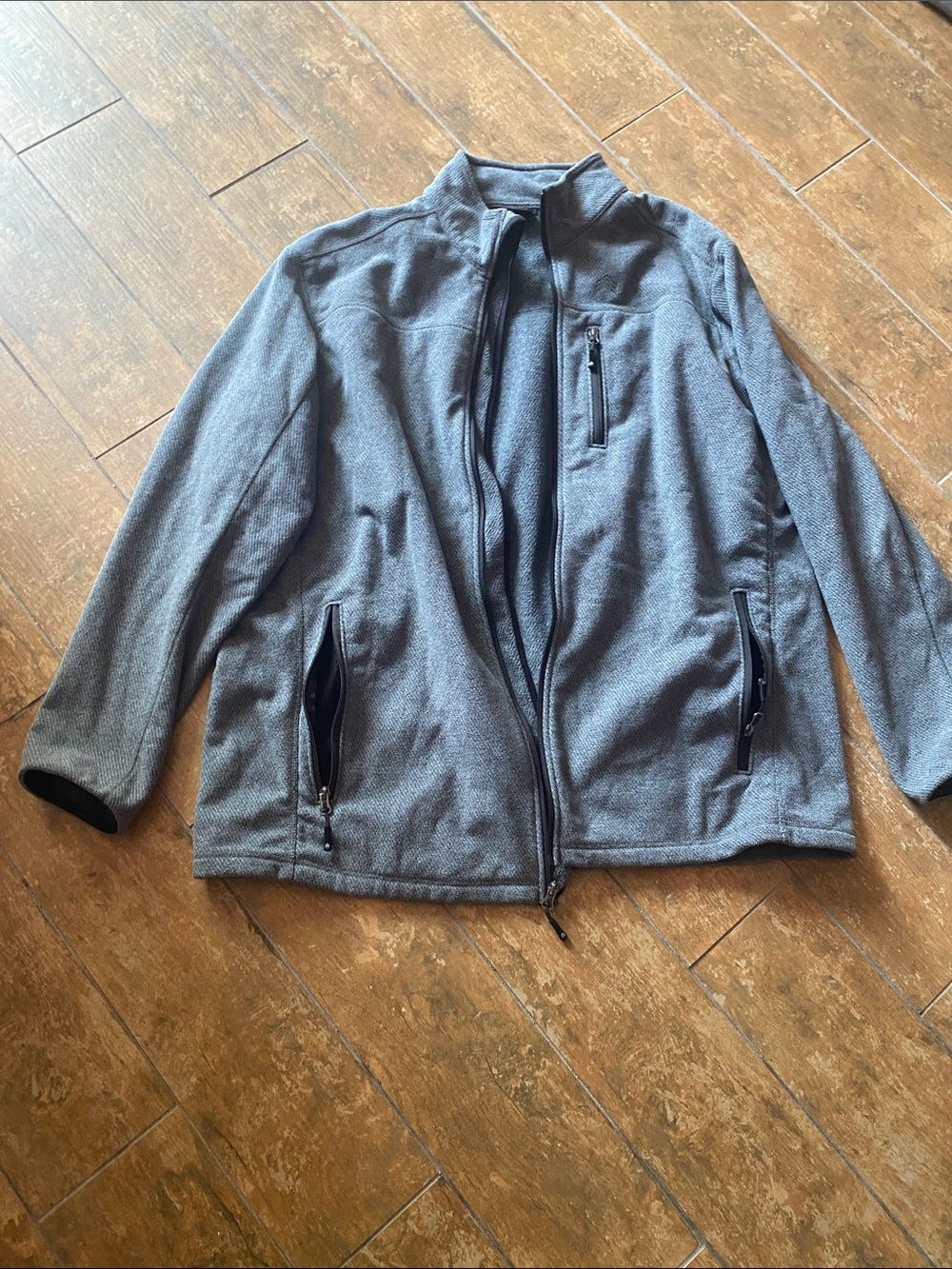 Solaris Men's Gray Zip Fleece Jacket. Size 2x tall. Great condition. 100% poly.